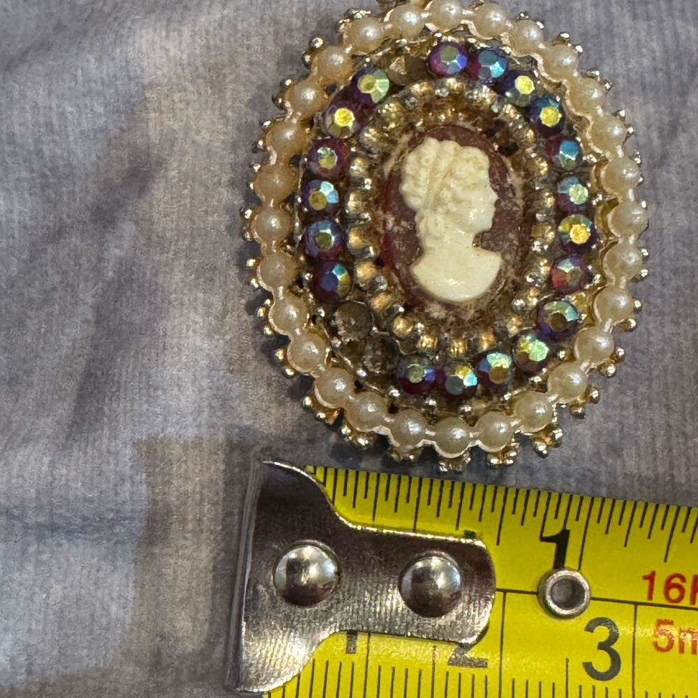 Elegant‎ Cameo Pearl Brooch/Pin - Picture 3 of 6